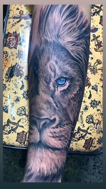 Tatuaje de realismo de león realizado en Bikers Tattoo